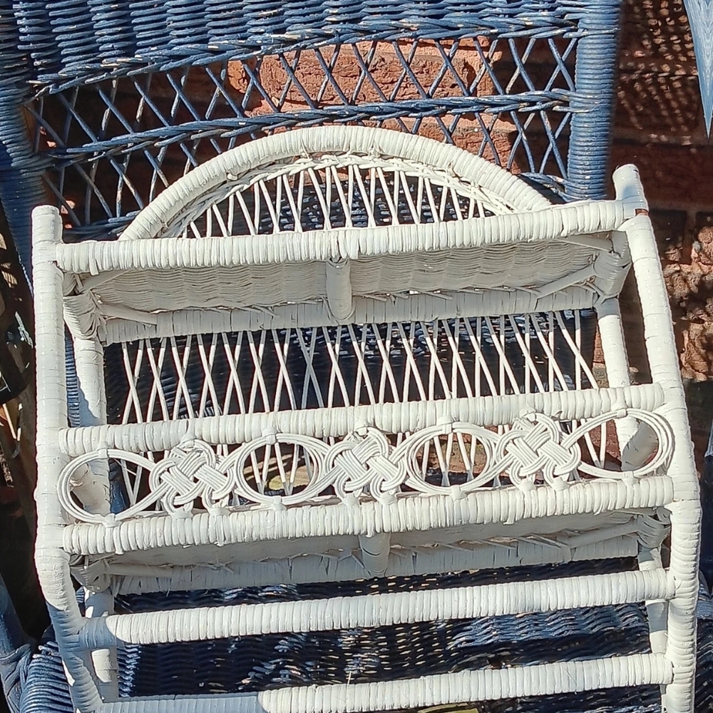 Vtg White Wicker Rattan Shelf 2 Tier Wall 2 Towel Bars Bohi Chic 15"×18"×5.5"